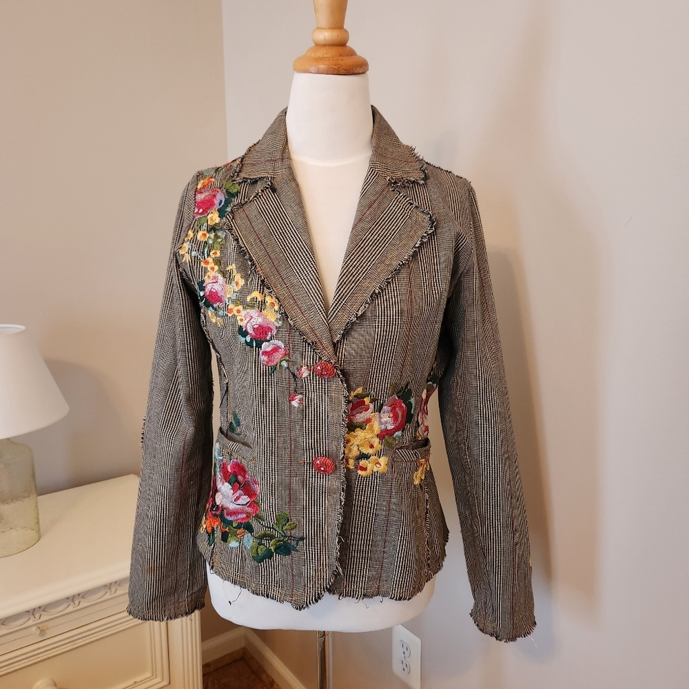 PAPARAZZI EMBROIDERED JACKET BLAZER